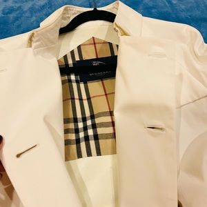 Burberry Rain coat color white